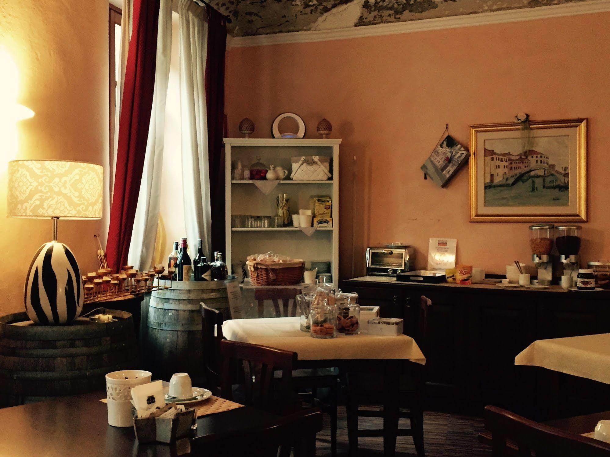 Albergo San Lorenzo Alba  Bagian luar foto