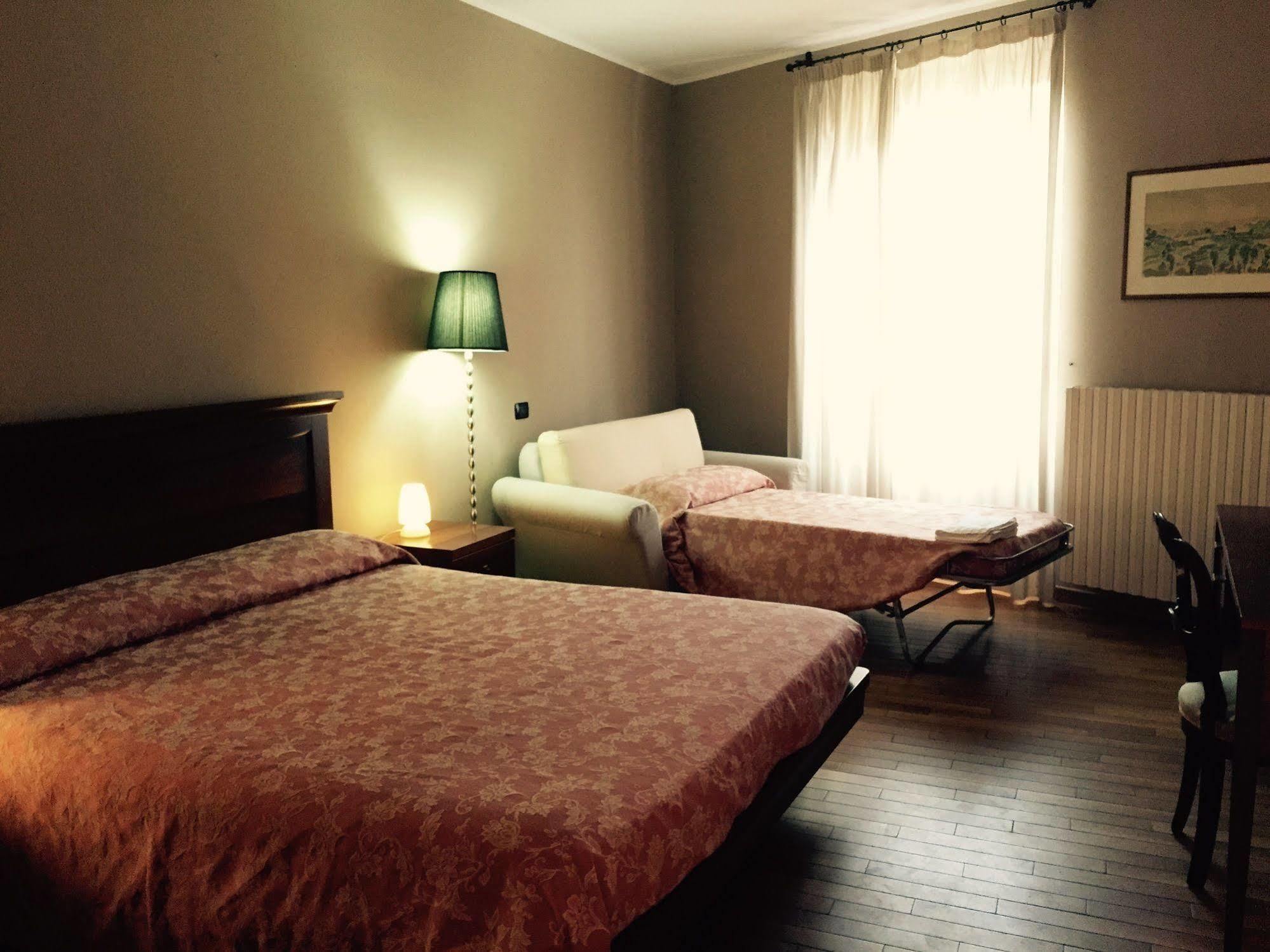 Albergo San Lorenzo Alba  Bagian luar foto