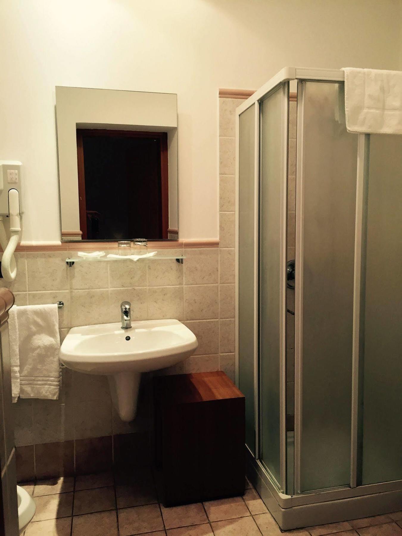 Albergo San Lorenzo Alba  Bagian luar foto