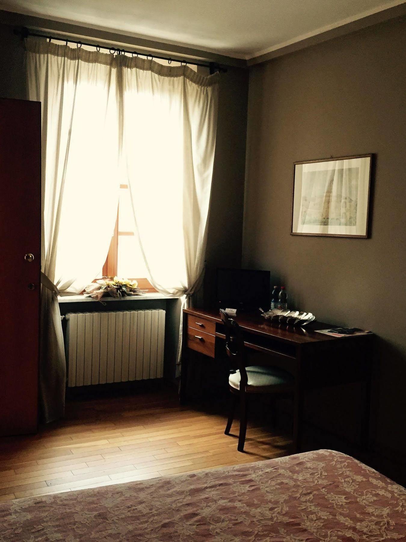 Albergo San Lorenzo Alba  Bagian luar foto