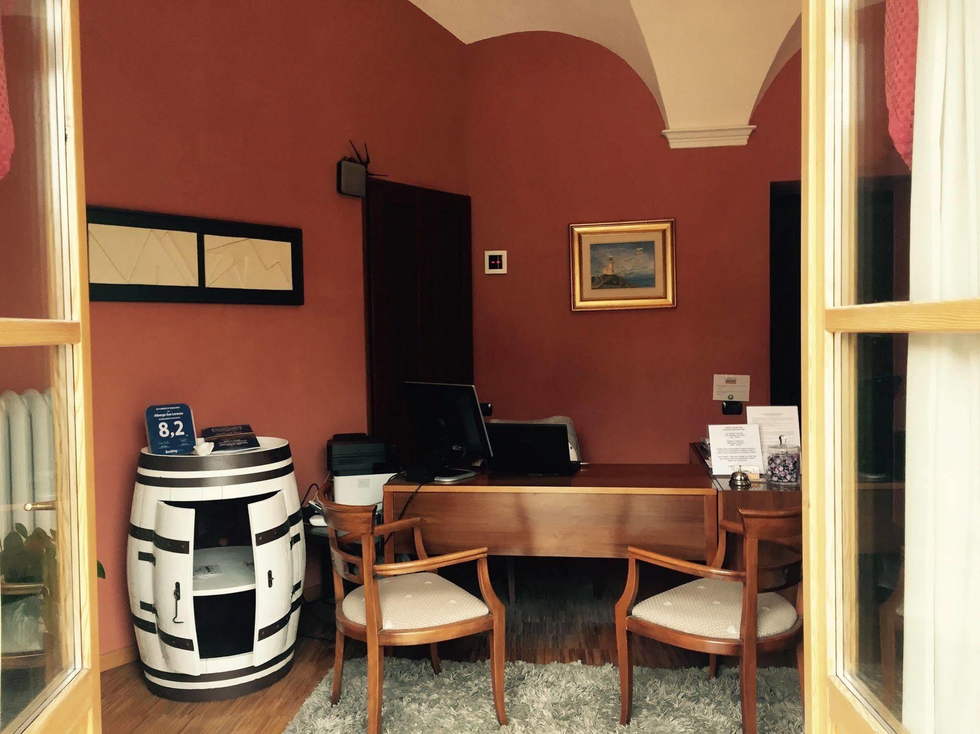 Albergo San Lorenzo Alba  Bagian luar foto